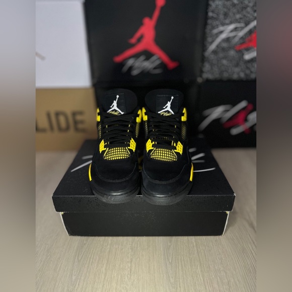 Jordan 4 Retro Thunder - Picture 4 of 5
